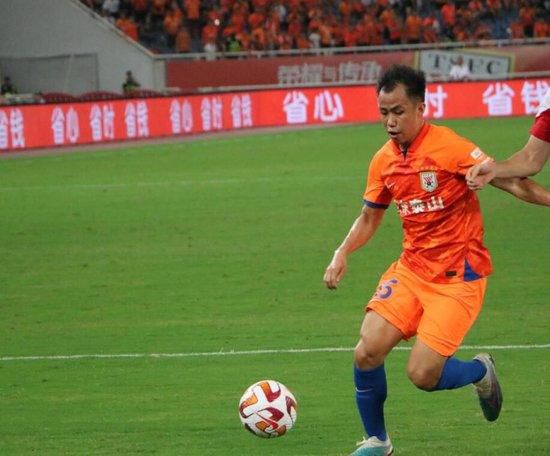 费可欣回过神来，也认出了她，于是便也故作兴奋地说道：凯丽。